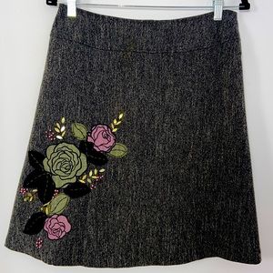 Rose Satin Velvet Beaded Appliqué Fine Tweed Black/White A-Line Skirt Size 6P